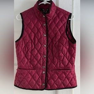 Eddie Bauer 650 goose filled woman’s small vest with snap closure and zip pocket